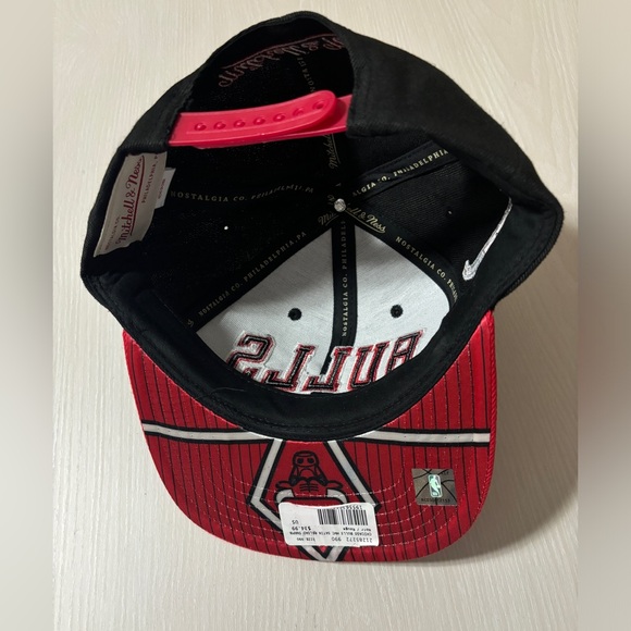 Chicago Bulls Men's Sweatshirt M, Sweatpants S & 2 Hats - Picture 5 of 8